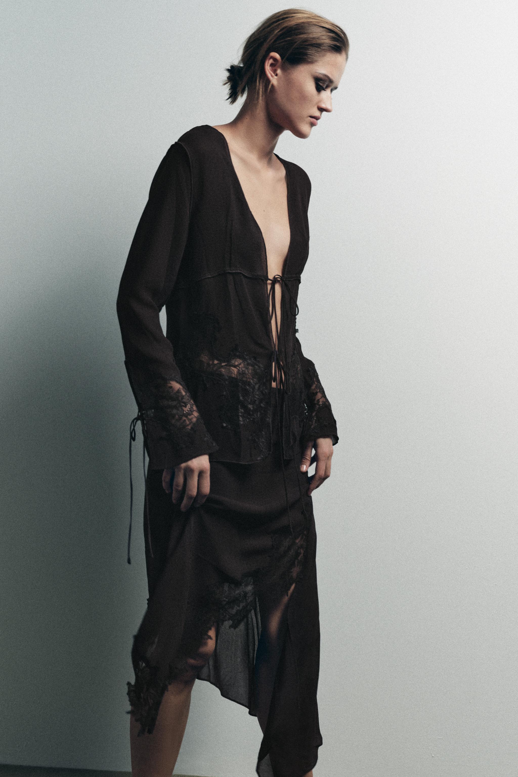 JUPE GEORGETTE ASYMÉTRIQUE À DENTELLE